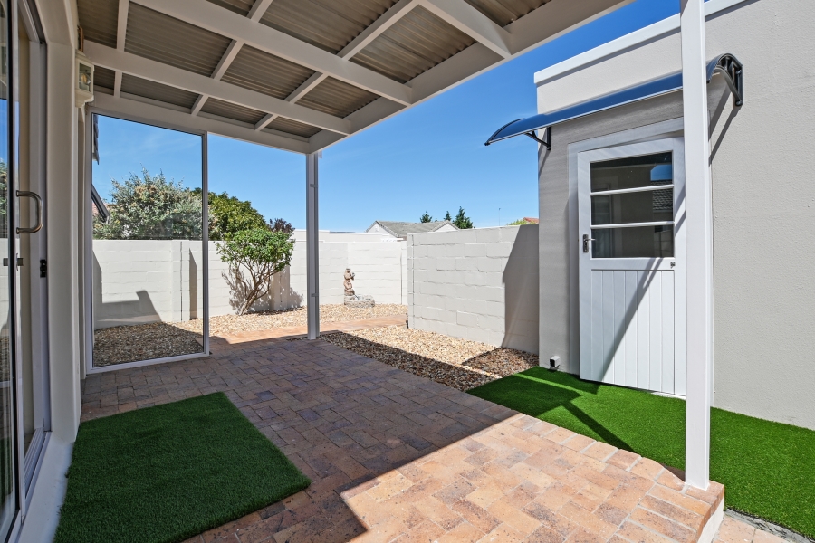 2 Bedroom Property for Sale in Sunningdale Western Cape